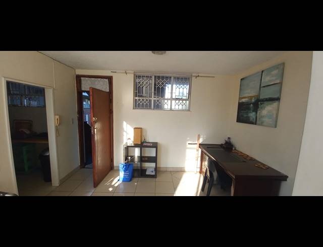 2 BEDROOM FLAT FOR SALE IN ESSENWOOD